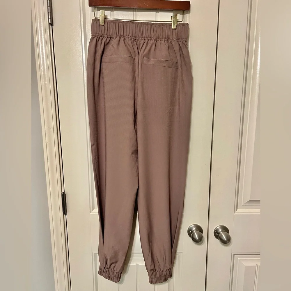 Varley Enzo Ripstop Snap Cuff Easy Pant in Deep Taupe - Size Small - Picture 3 of 9